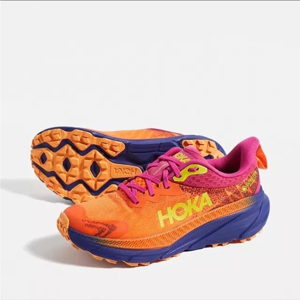 Hoka Women’s Challenger ATR 7 GTX Vibrant Orange/Pink Yarrow size 6 New in Box - Picture 1 of 8